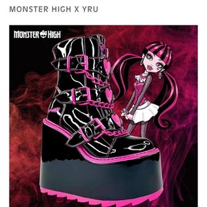 Monster High Draculaura Dune Lo Boots